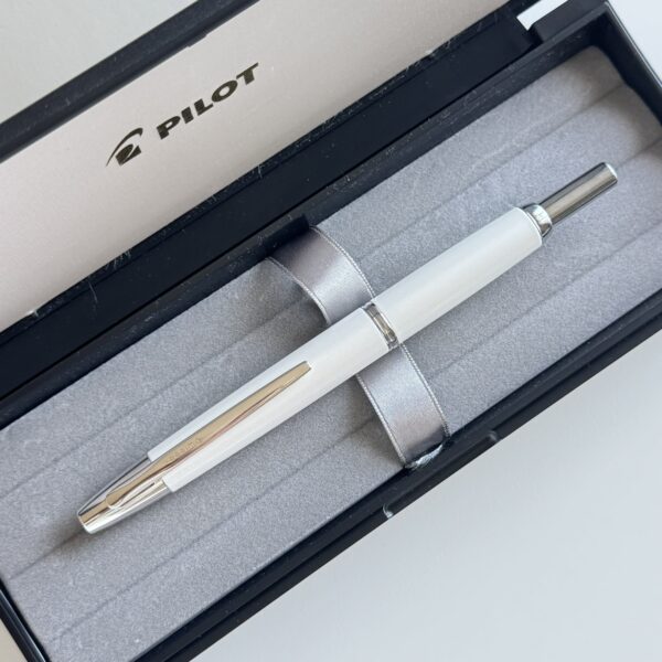 Pilot Capless Decimo Pearl White, Extra Fine - Image 3