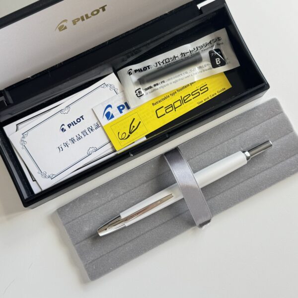 Pilot Capless Decimo Pearl White, Extra Fine - Image 6